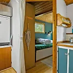 1 Bedroom Gorgeous In Aakirkeby Hébergement de vacances