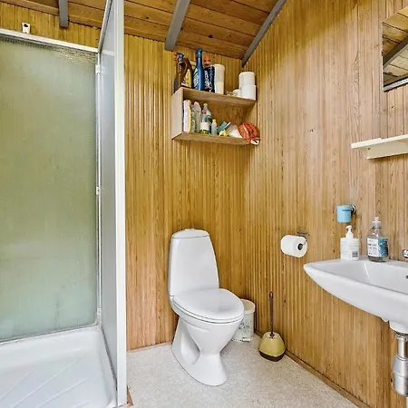 1 Bedroom Gorgeous In Aakirkeby Åkirkeby