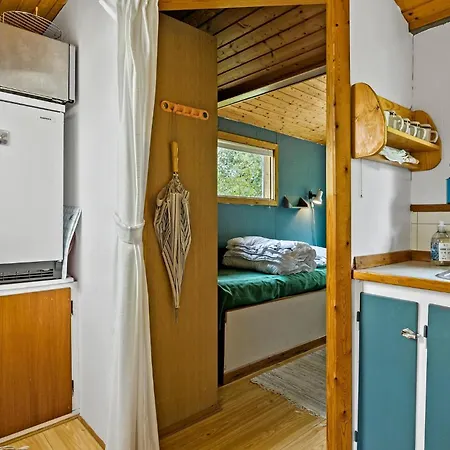 1 Bedroom Gorgeous In Aakirkeby Ferienhaus