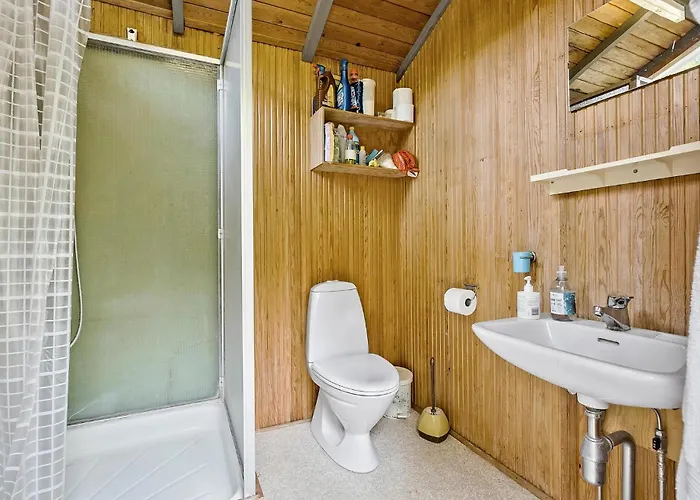 1 Bedroom Gorgeous In Aakirkeby Åkirkeby