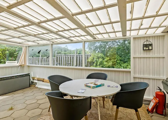 1 Bedroom Gorgeous In Aakirkeby Åkirkeby